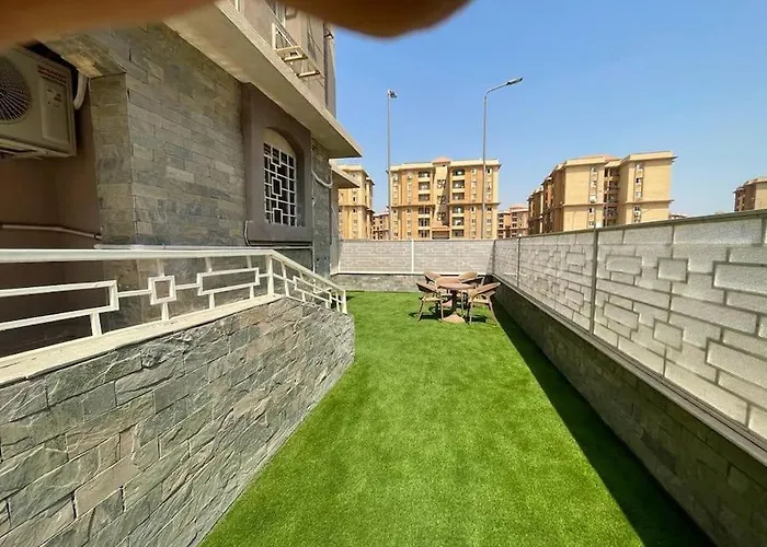 Lovely 3 Bedroom Ground Floor Flat. Private Garden
