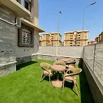 Lovely 3 Bedroom Ground Floor Flat. Private Garden