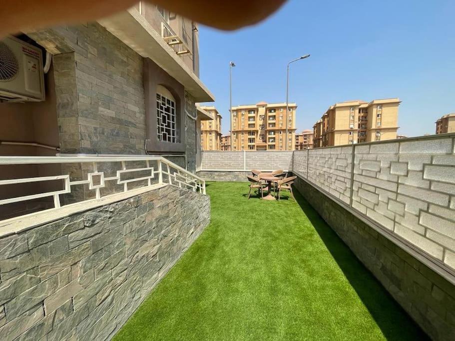 Lovely 3 Bedroom Ground Floor Flat. Private Garden *