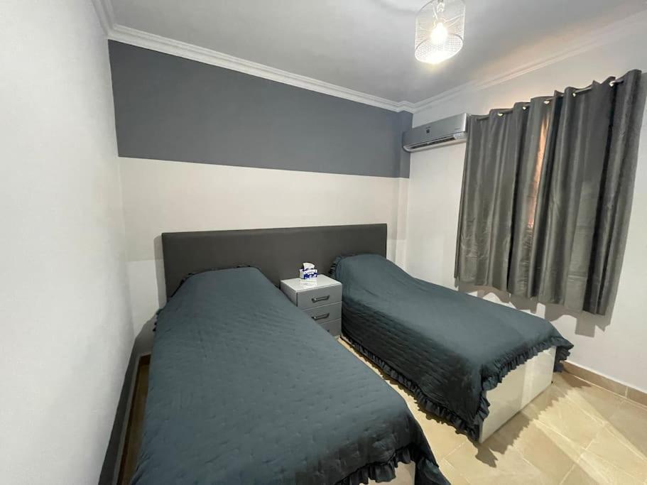 Lovely 3 Bedroom Ground Floor Flat. Private Garden Appartement Le Caire
