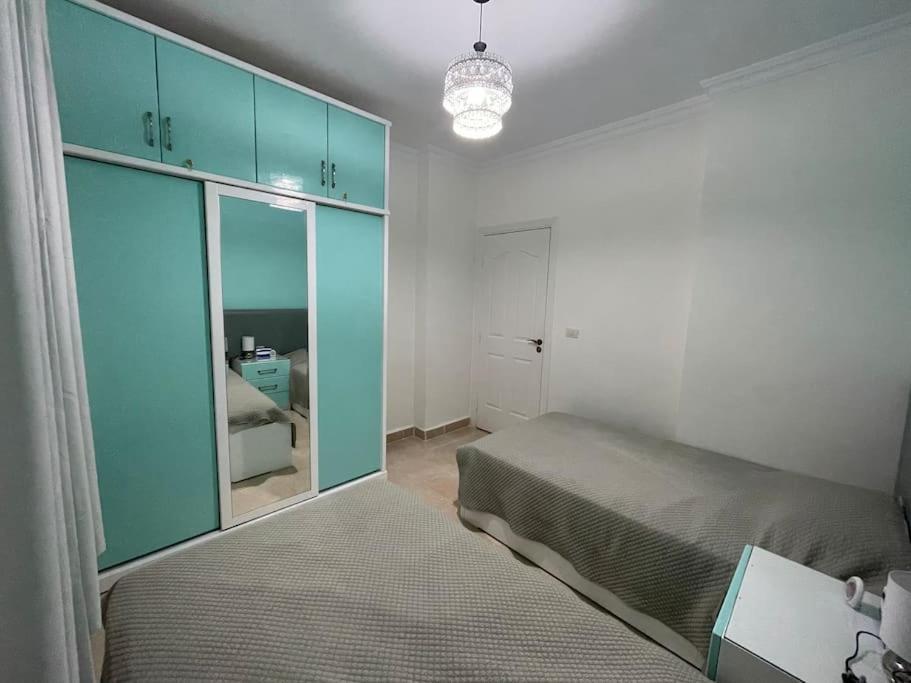 Lovely 3 Bedroom Ground Floor Flat. Private Garden Appartement